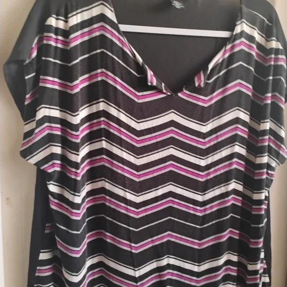 Nue Options PXL Chevron Mixed Media Vneck Blouse Black,Pink,White - Picture 3 of 8